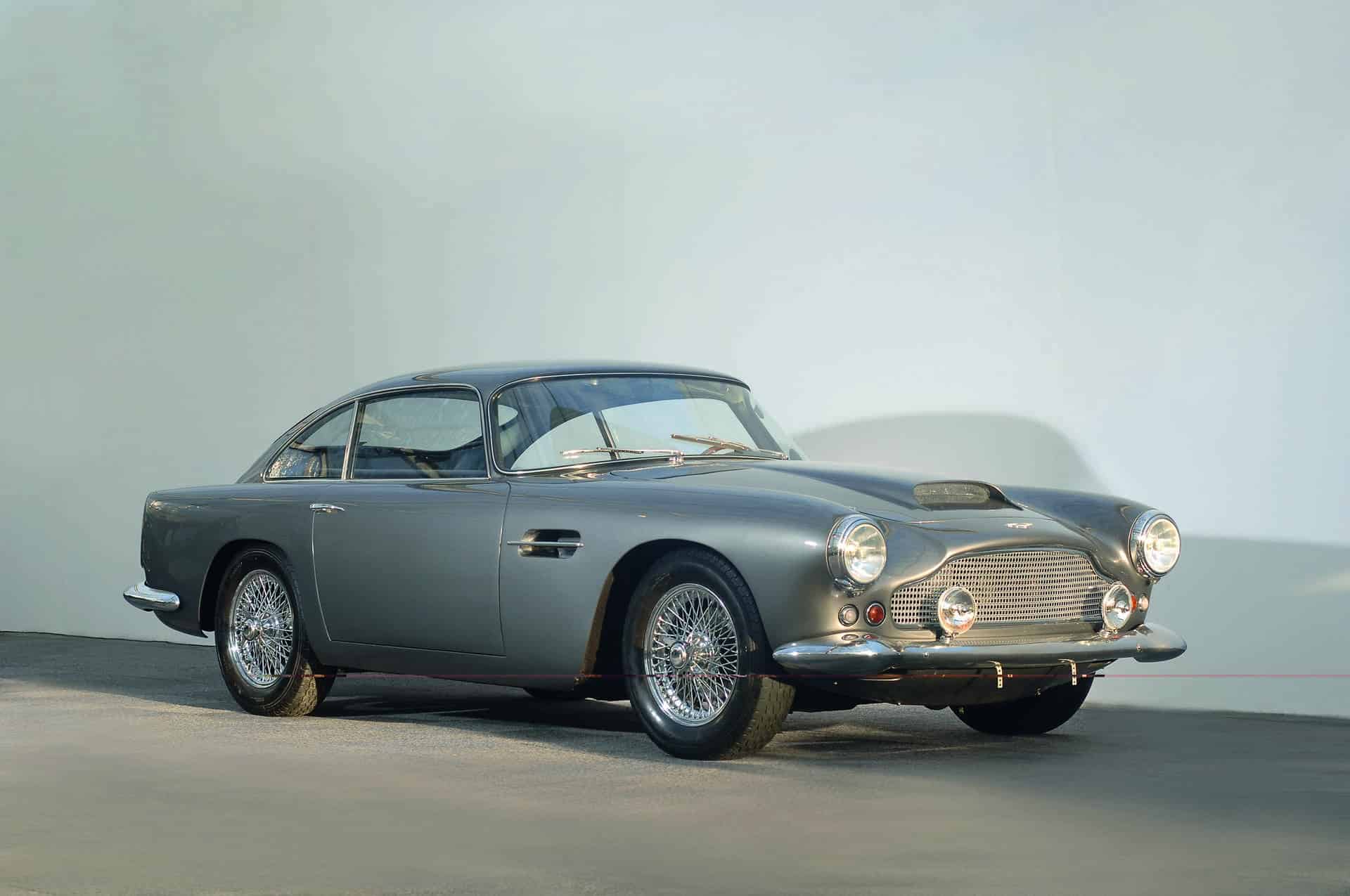 aston-martin-db4-coupe-front-side-0-673803